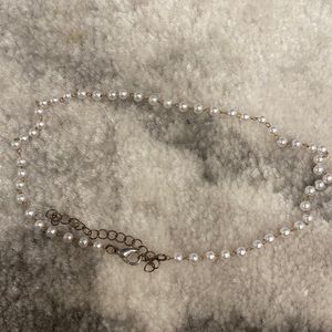 Pearl chocker